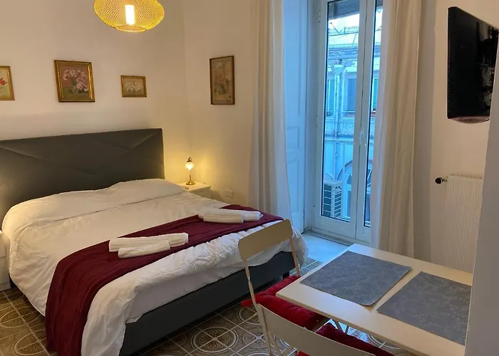 Rooms In San Domenico Maggiore 3